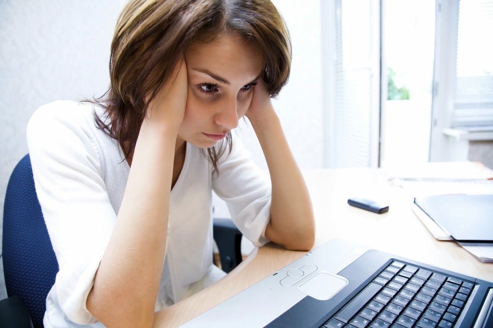 frustrated-woman-at-computer-large-1